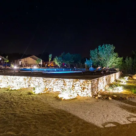 منتزه العطل Boutique Camping Nono Ban *